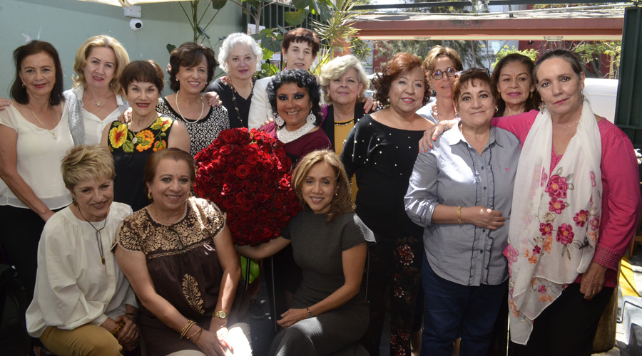 Lila festeja con amigas un año más de vida