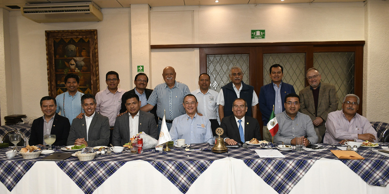 Club Rotario Oaxaca organizaron una ceremonia para dar la bienvenida a nuevos miembros
