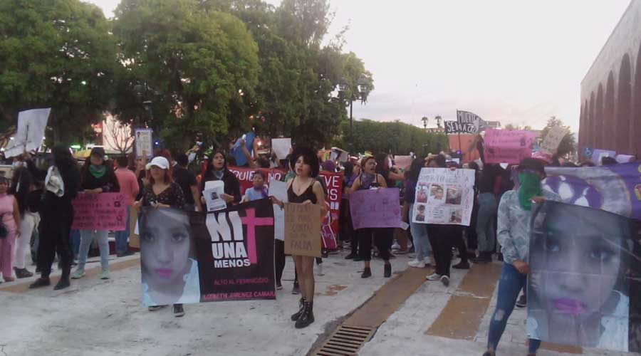 Mujeres taxistas de la Mixteca exigen igualdad de condiciones