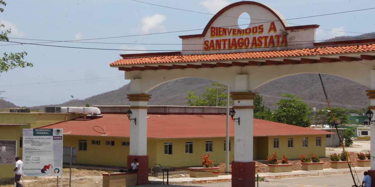 Permanece tomado el municipio de Santiago Astata, Oaxaca