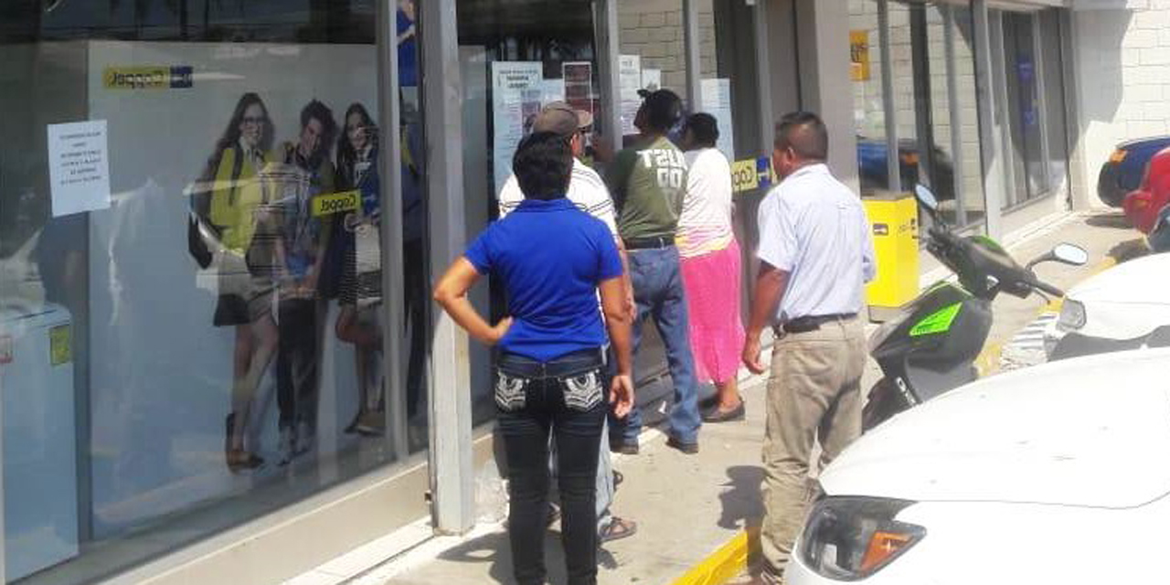 Usuarios pagan deudas pese a contingencia en Salina Cruz | El Imparcial de Oaxaca