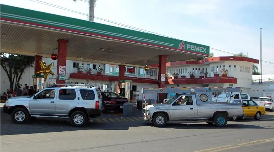 Baja el precio de la gasolina, venden un litro en 15 pesos | El Imparcial de Oaxaca