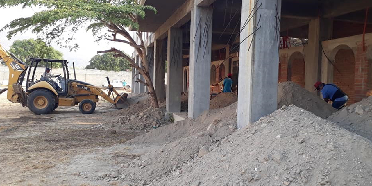 Demuelen edificio que resultó afectado en terremoto de 2017 en Mixtequilla | El Imparcial de Oaxaca
