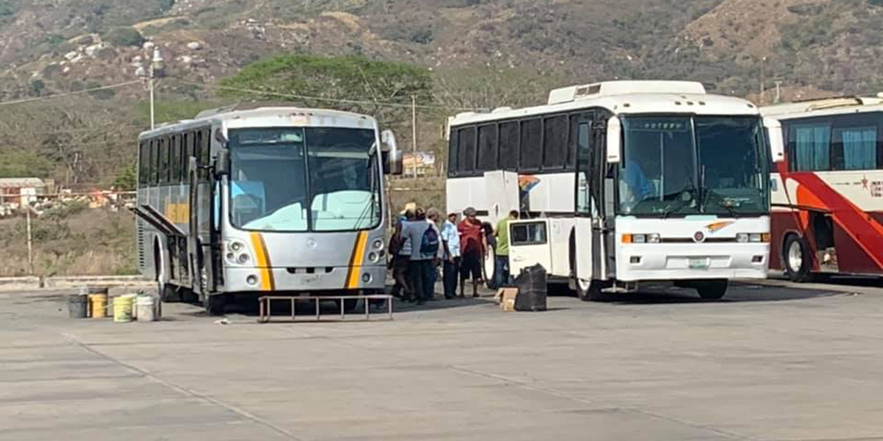 CODEP toma tres autobuses con rumbo a la capital | El Imparcial de Oaxaca