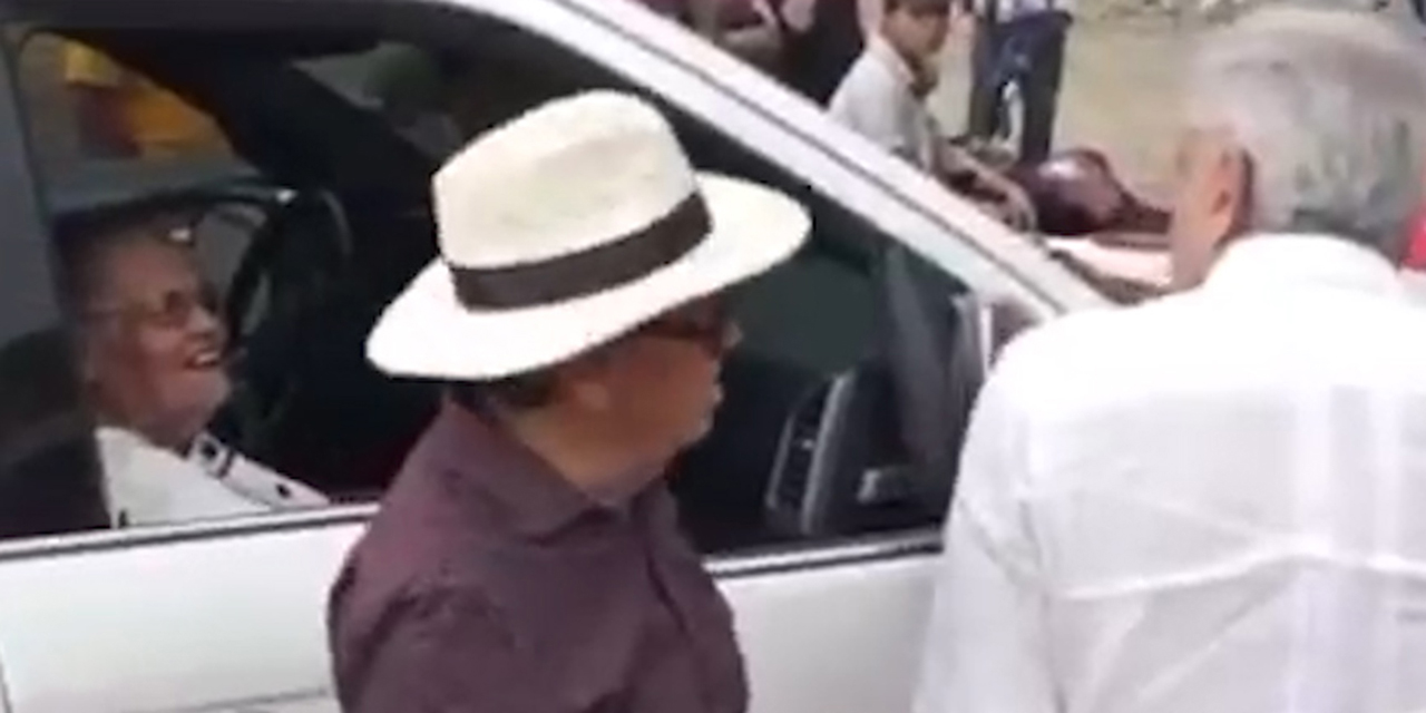 Video: saluda AMLO a mamá de “El Chapo”: “No la iba a dejar con la mano extendida”, dice | El Imparcial de Oaxaca