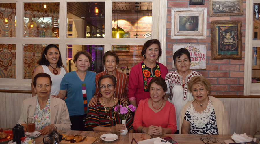 Lila festeja con amigas un año más de vida
