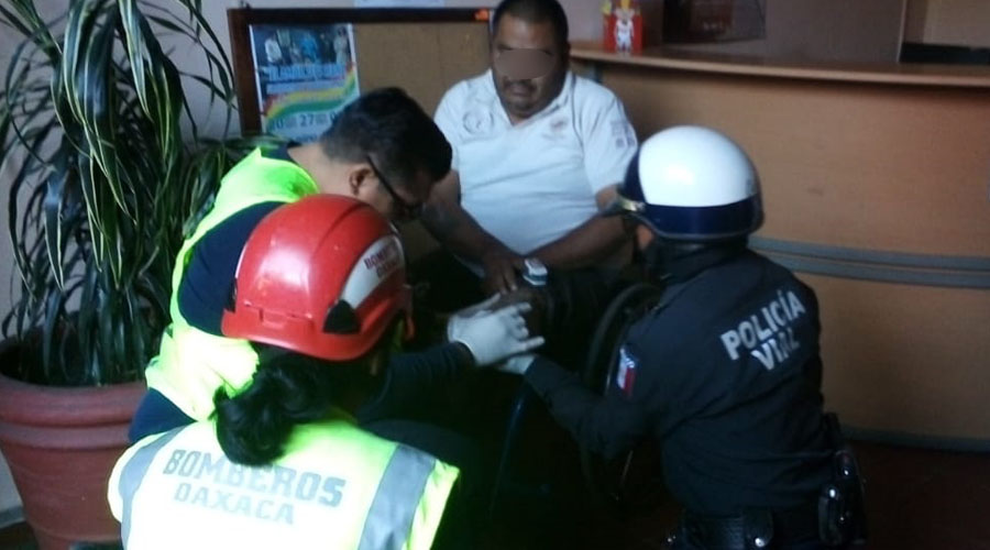 Chofer del Sur tira a hombre en silla de ruedas en el centro de la capital | El Imparcial de Oaxaca Chofer del Sur tira a hombre en silla de ruedas en el centro de la capital | El Imparcial de Oaxaca