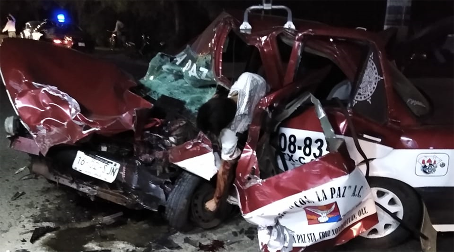 ¡Brutal accidente en San Martín! Muere taxista presando | El Imparcial de Oaxaca