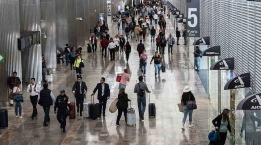 México no cerrará fronteras ni evitará llegadas de vuelos: López-Gatell