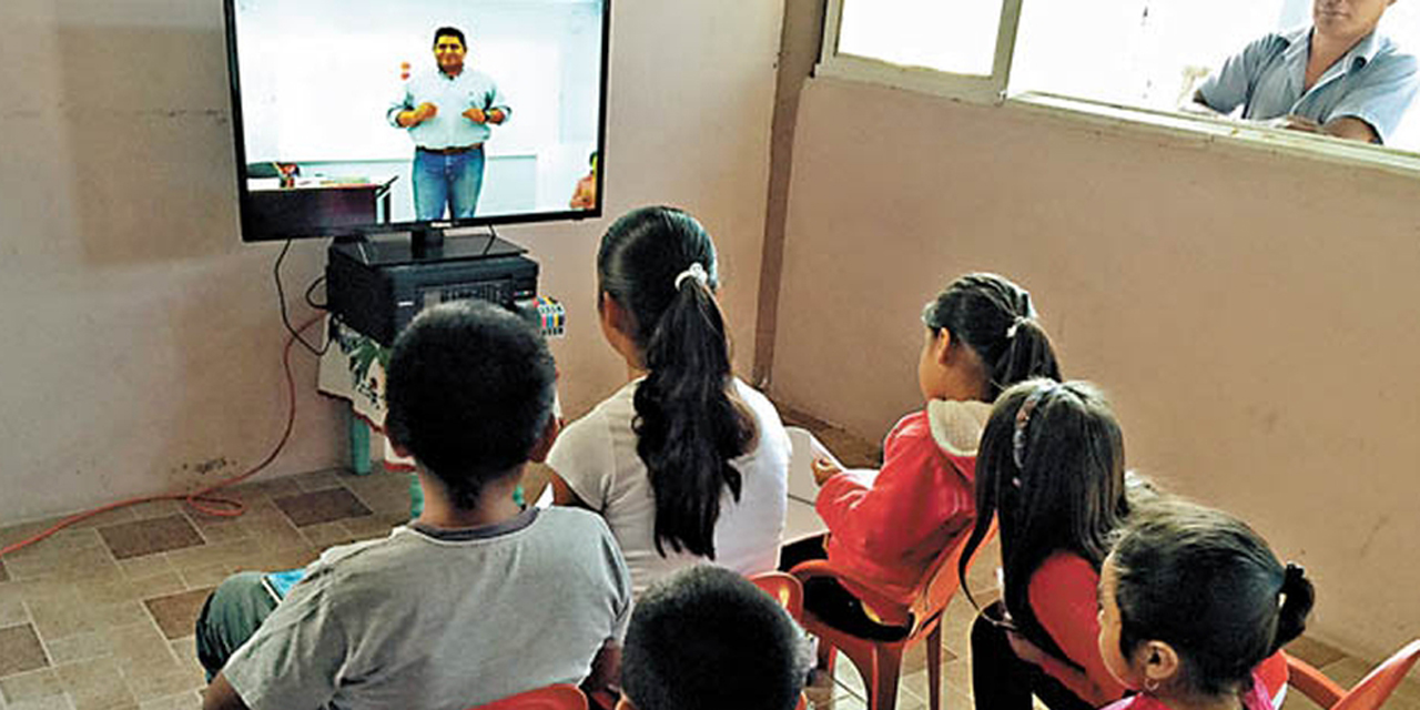 Invita S-59 a continuar clases por Tv abierta durante contingencia
