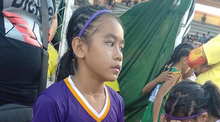 Niña es discriminada por sus “tenis” los calla ganando el oro