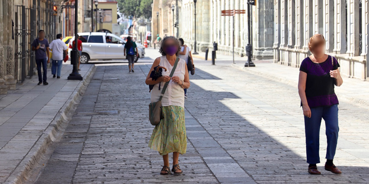 Pese a contingencia, turistas pasean en Centro Histórico | El Imparcial de Oaxaca
