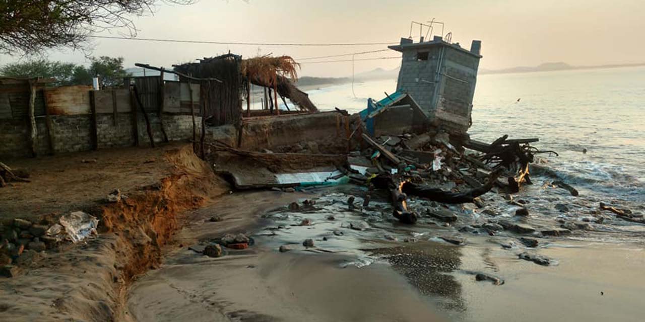 Mar destruye palapas de Salina Cruz, Oaxaca | El Imparcial de Oaxaca