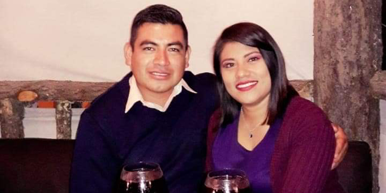 Festejan aniversario amoroso
