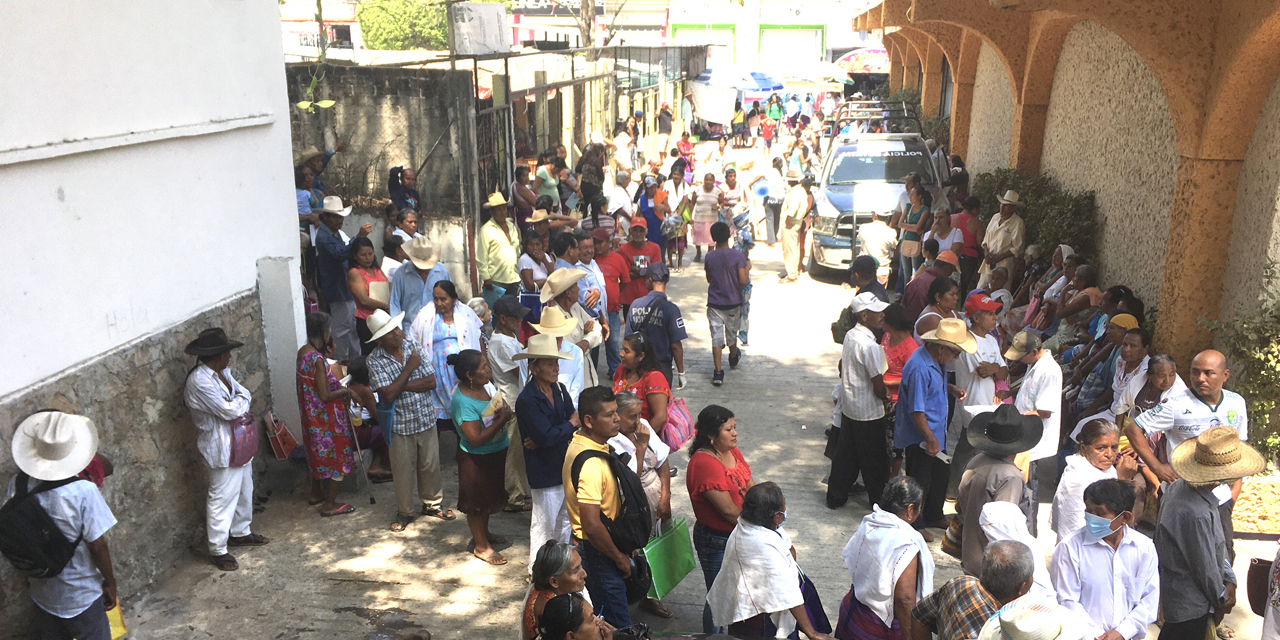 Entregan apoyos Bienestar en Pinotepa Nacional sin Sana Distancia | El Imparcial de Oaxaca