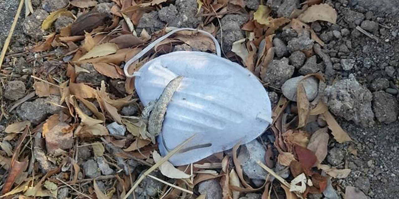 Cubrebocas en la calle, potencial foco de infección en Juchitán