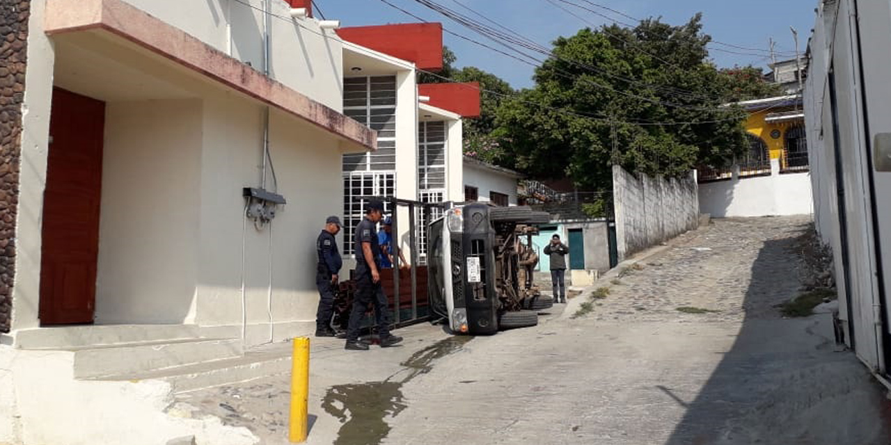 Vuelca camioneta de carga en Tehuantepec | El Imparcial de Oaxaca