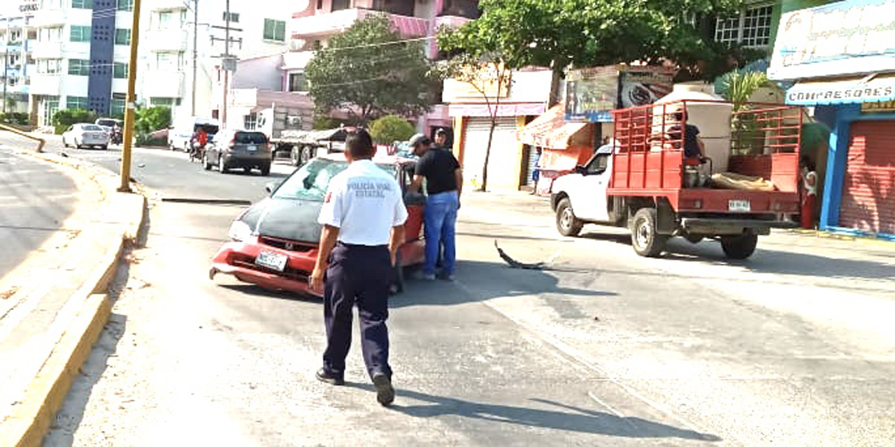 Mujer embarazada se lesiona en accidente en Pinotepa Nacional