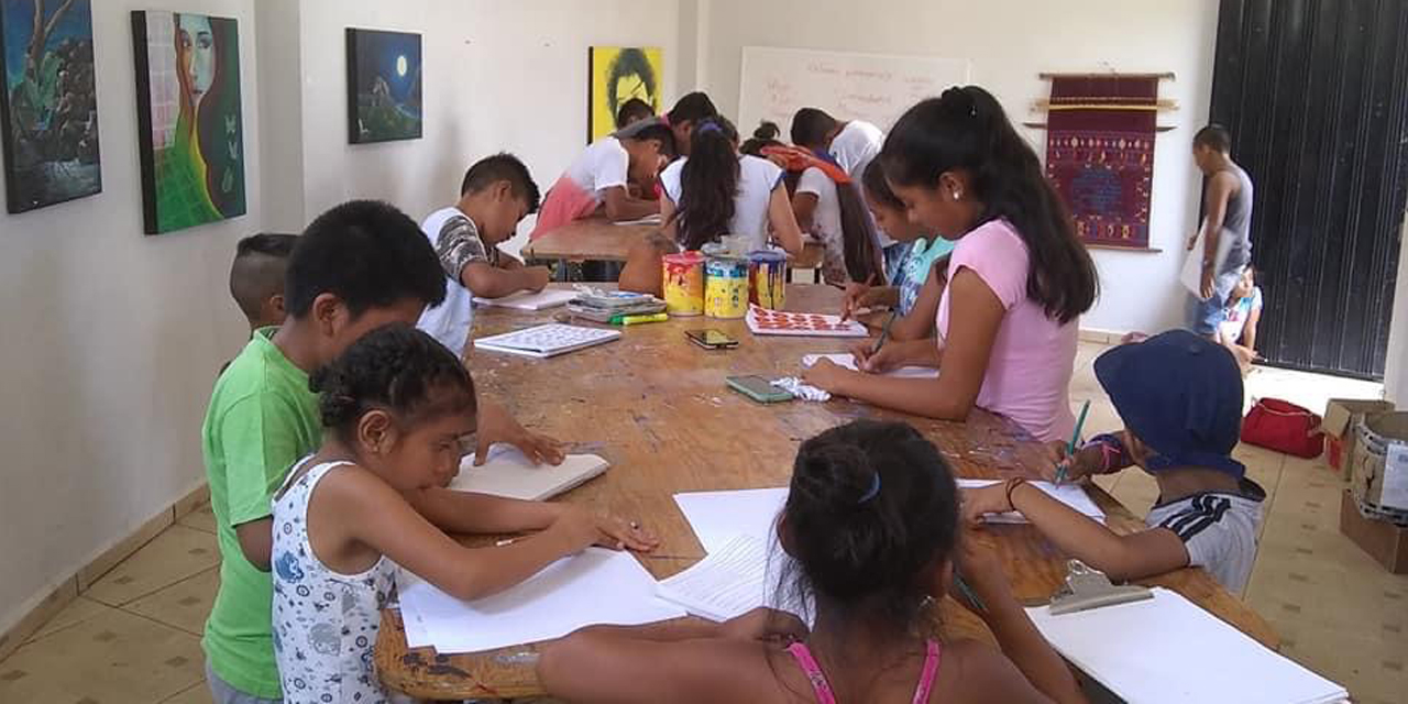 En plena contingencia dan curso de pintura | El Imparcial de Oaxaca