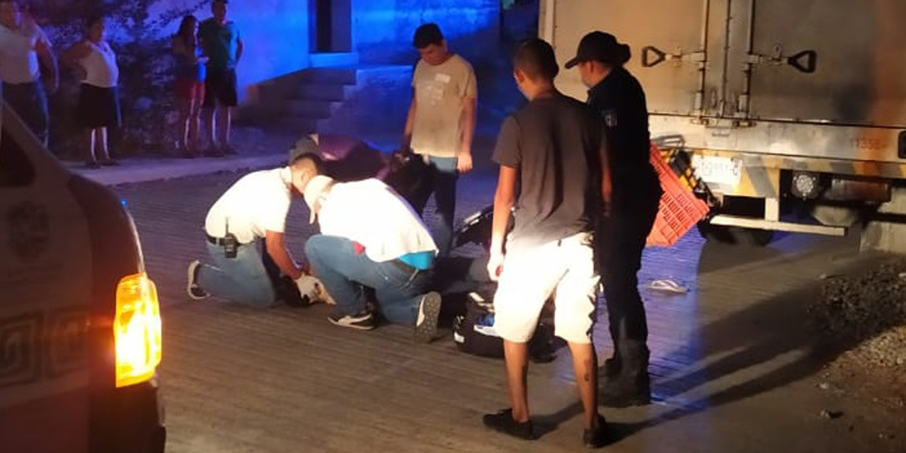 Mujer embarazada se lesiona en accidente en Pinotepa Nacional