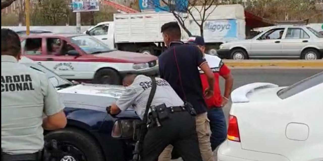 Taxista ebrio provoca accidente en Símbolos Patrios
