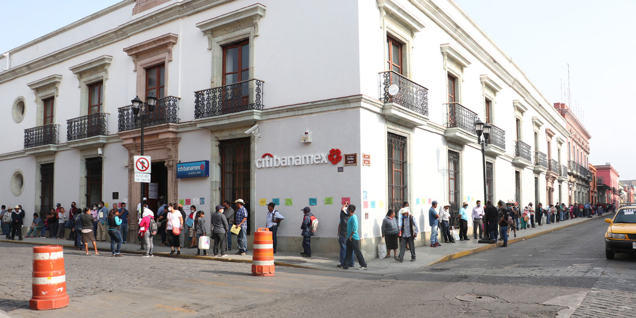 Instituciones bancarias en Oaxaca registran aglomeraciones; no respetan Sana Distancia | El Imparcial de Oaxaca