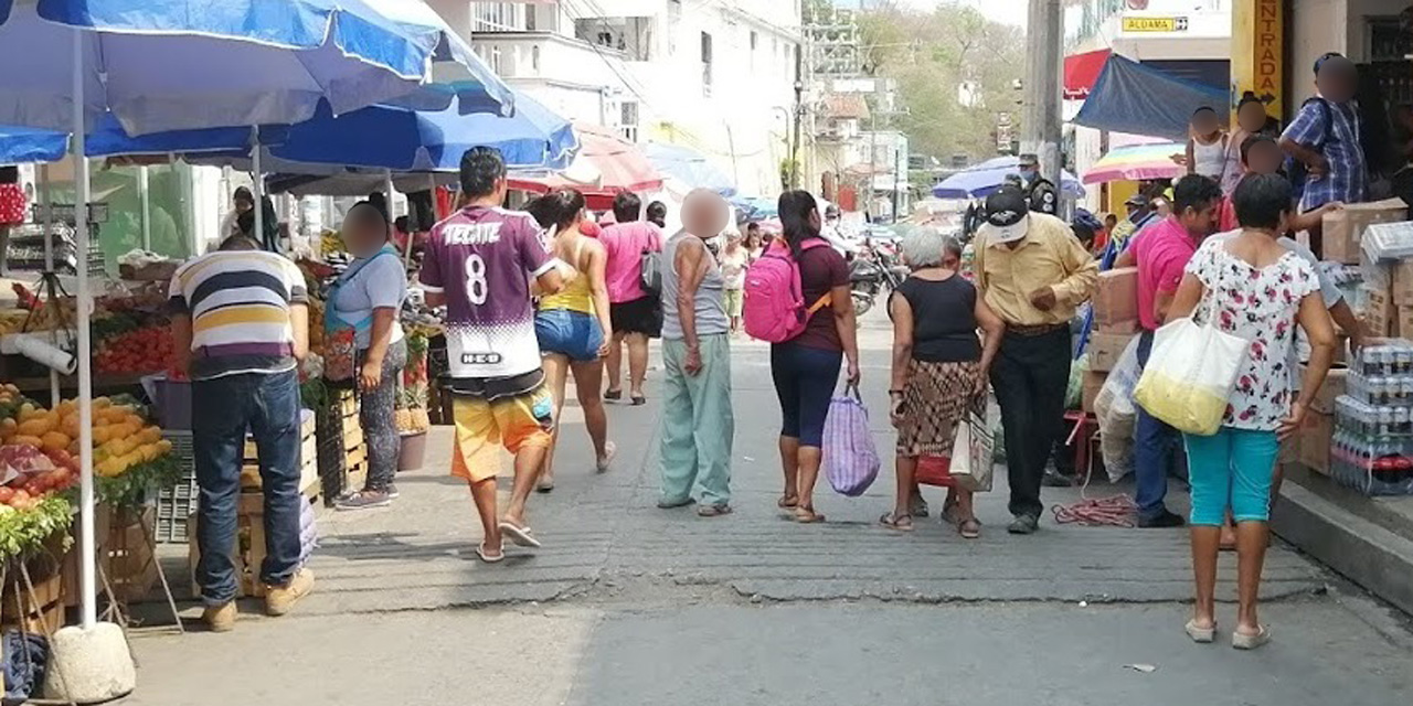 Aglomeración en calles de Pochutla en plena contingencia | El Imparcial de Oaxaca