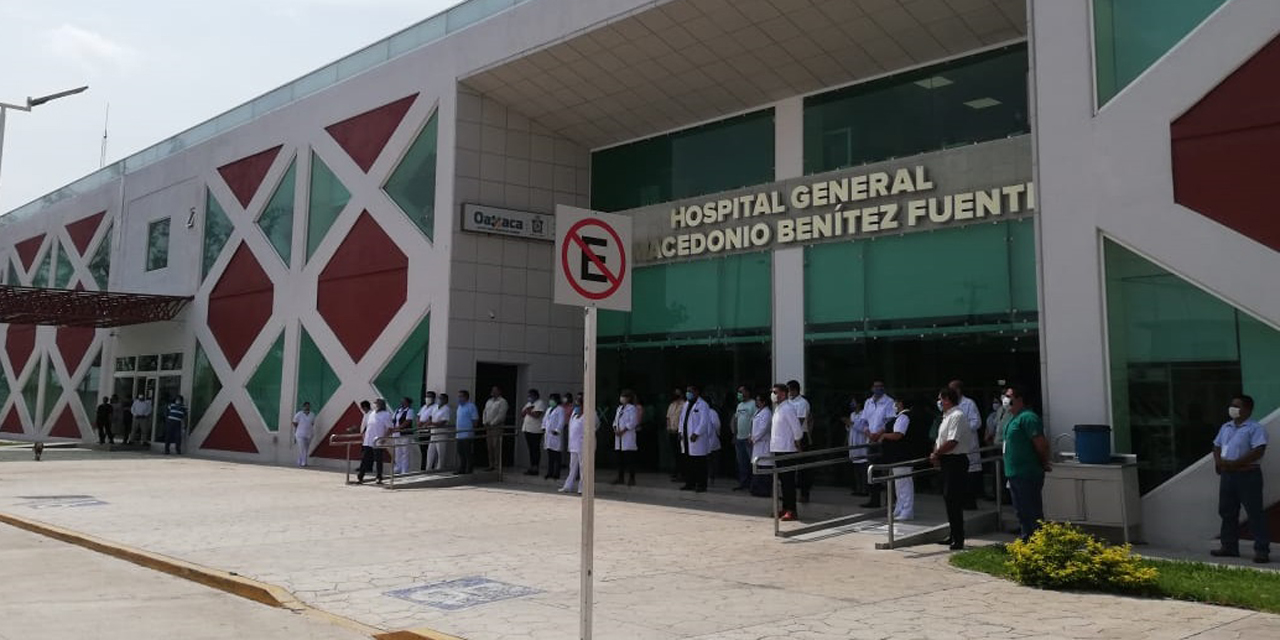 Personal médico rinde homenaje a colega fallecido por Covid-19 en Juchitán | El Imparcial de Oaxaca