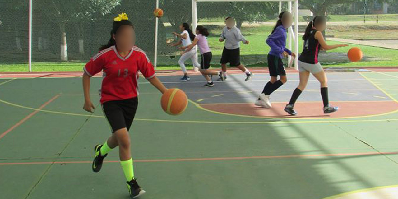 Entrenamiento virtual de basquetbol; inician transmisiones en vivo de formación a deportistas