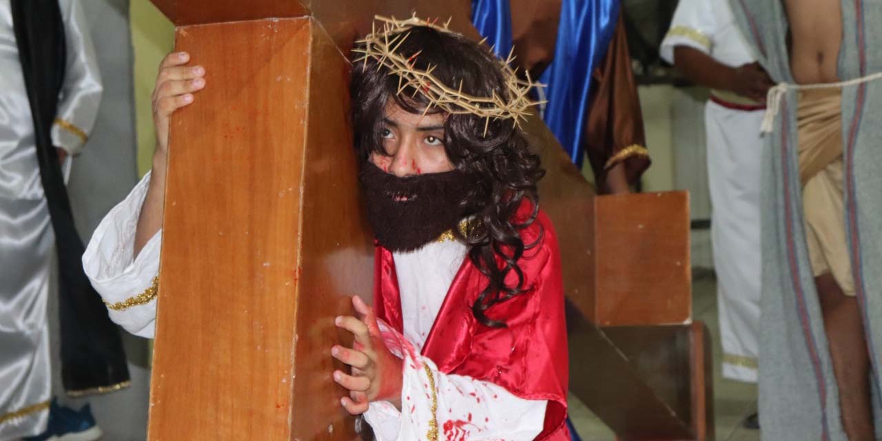 Realizan Viacrucis en iglesia de Salina Cruz | El Imparcial de Oaxaca