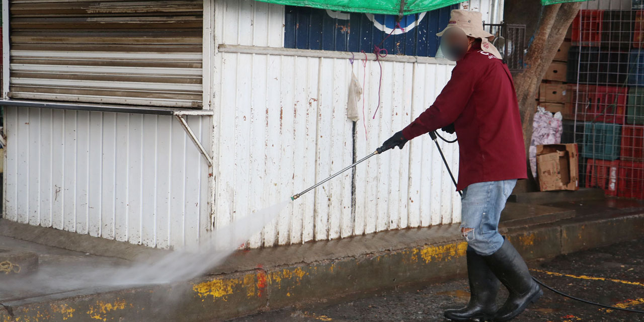 Sanitizan nuevamente el mercado de abastos para generar confianza durante pandemia | El Imparcial de Oaxaca