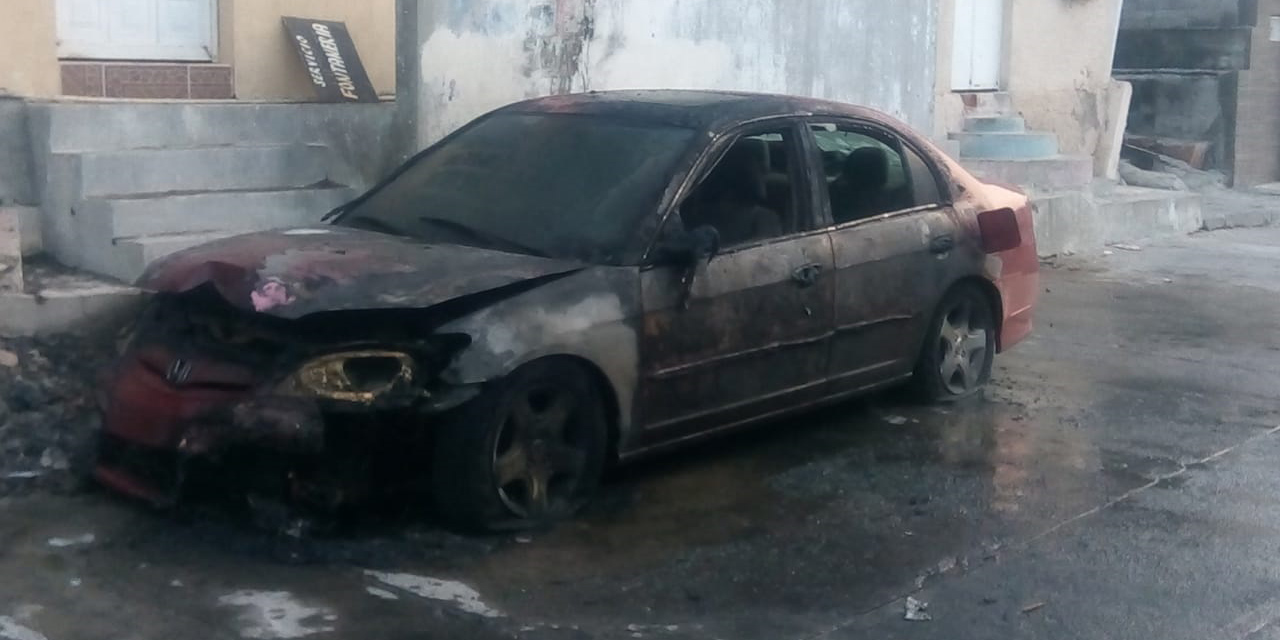 Se incendia automóvil en Salina Cruz | El Imparcial de Oaxaca