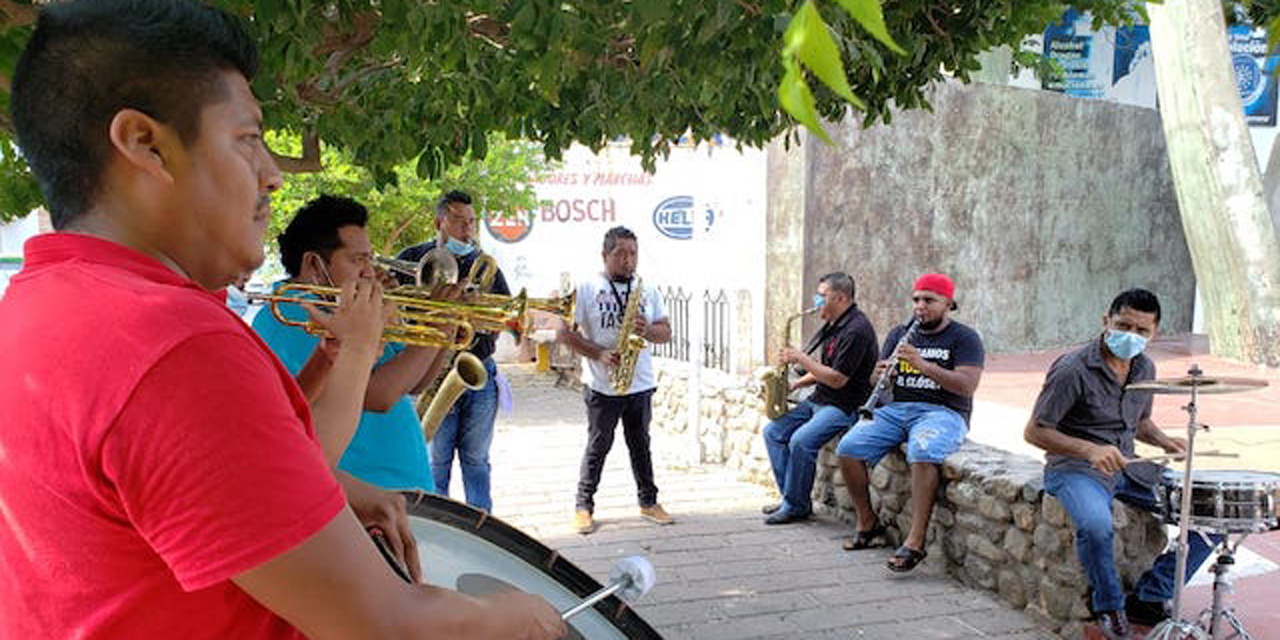 Músicos de Juchitán solicitan apoyo a gobiernos por pandemia