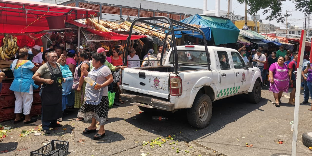 Resuelven conflicto entre comerciantes del mercado Zaragoza y autoridades de Salina Cruz