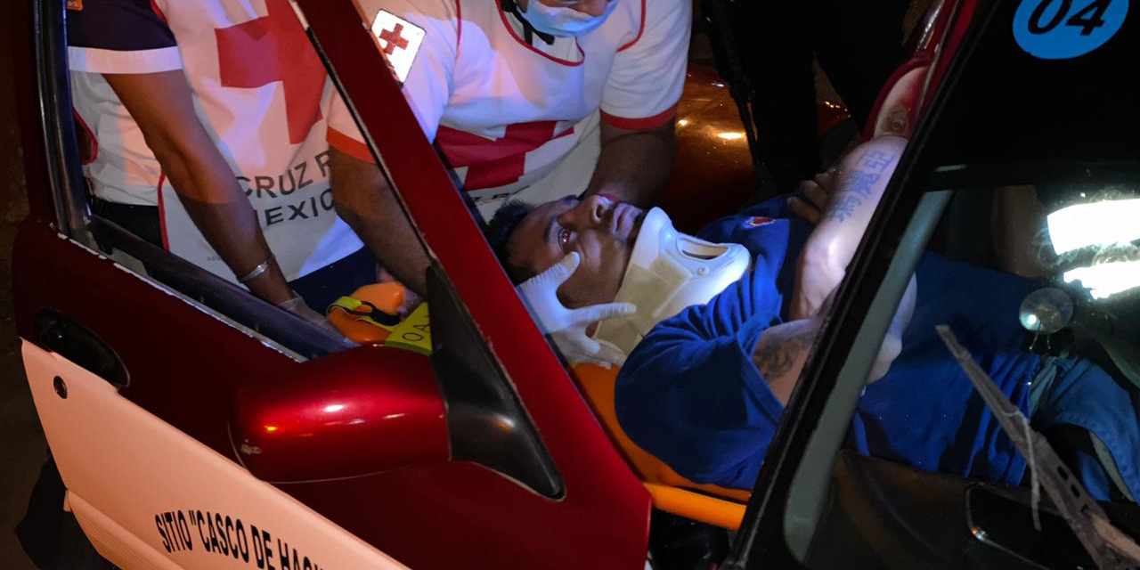 Taxistas asaltan tienda y chocan en el Centro de Oaxaca