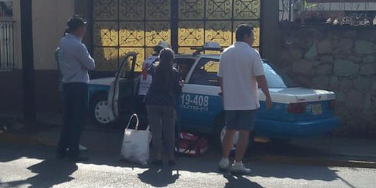 Taxista incrusta su auto en una vivienda sobre Crespo | El Imparcial de Oaxaca