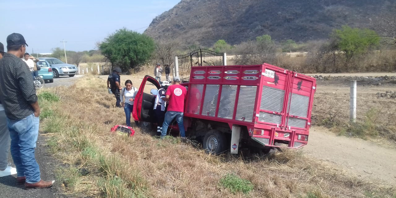 Balean camioneta en crucero de Macuilxóchitl