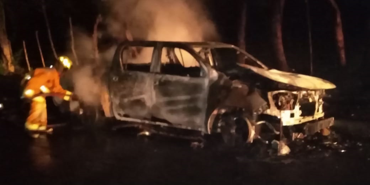 Se incendia camioneta en Tuxtepec | El Imparcial de Oaxaca