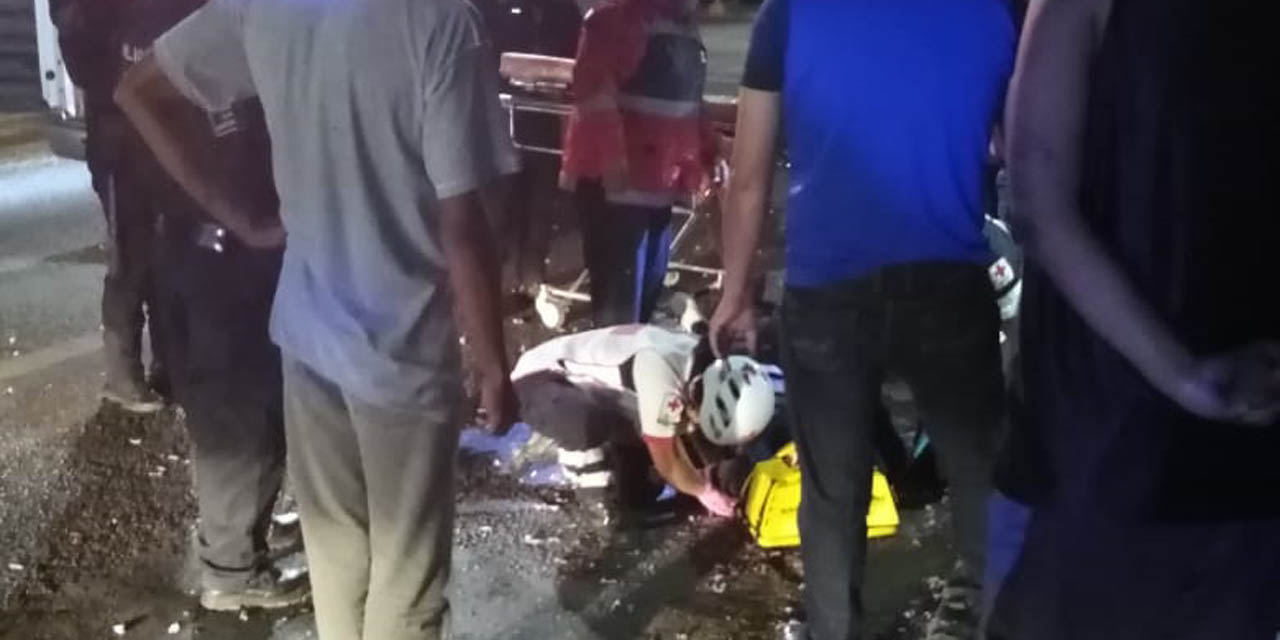 Motociclista derrapa frente a 28º Zona Militar; se reporta grave | El Imparcial de Oaxaca