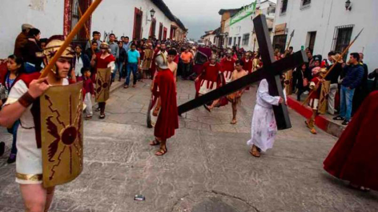 Video: Celebran viacrucis en Chiapas pese a contingencia sanitaria | El Imparcial de Oaxaca
