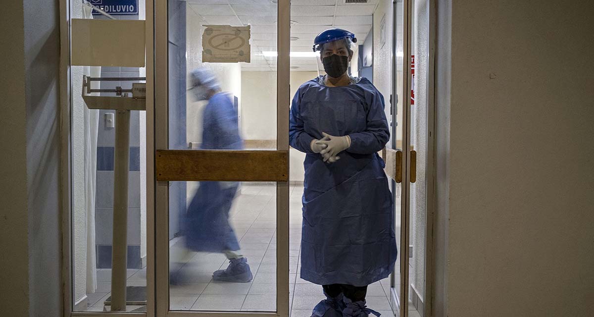 En México, han muerto 111 trabajadores de la salud por Covid-19, reporta López-Gatell
