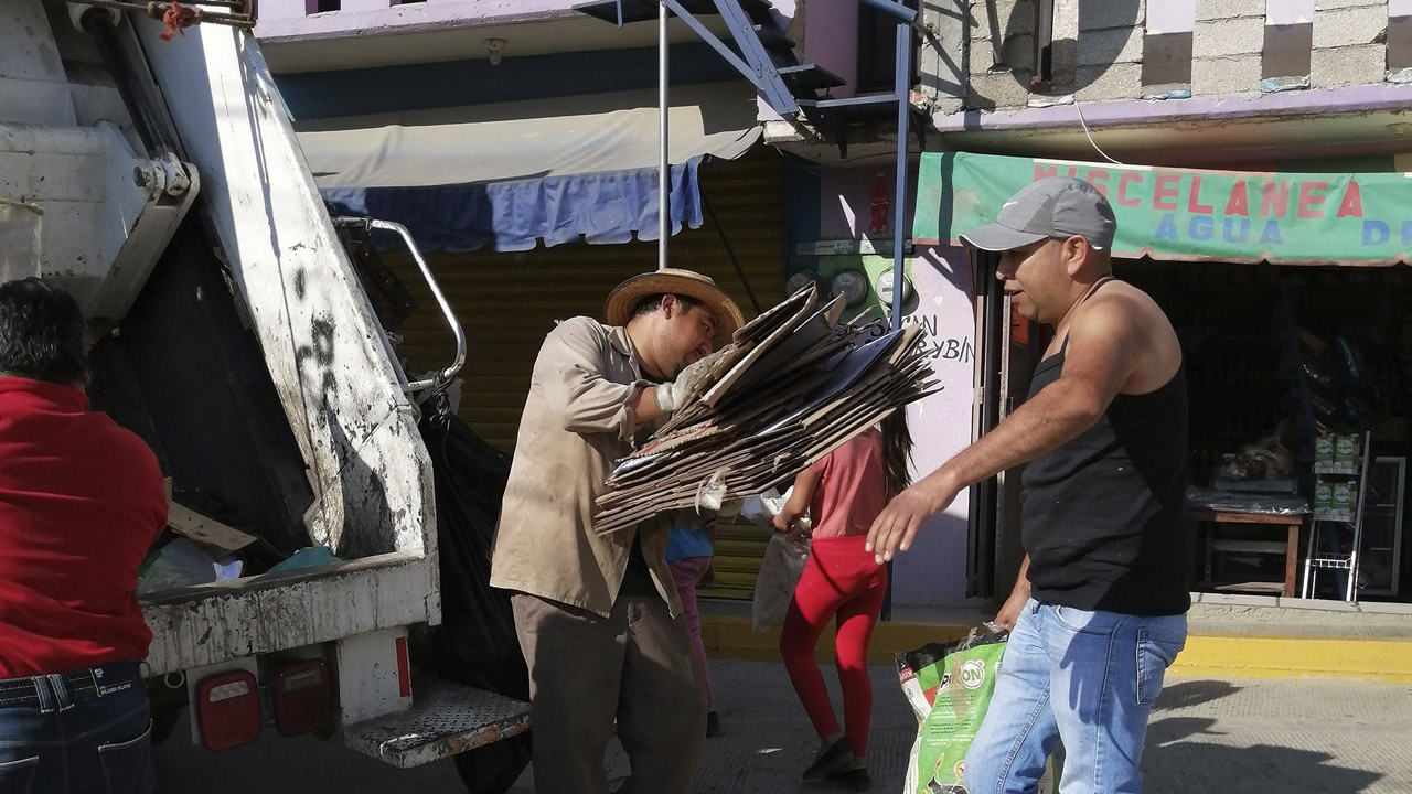 Exigen empleados de limpia de Oaxaca “traje especial” para evitar contagios | El Imparcial de Oaxaca