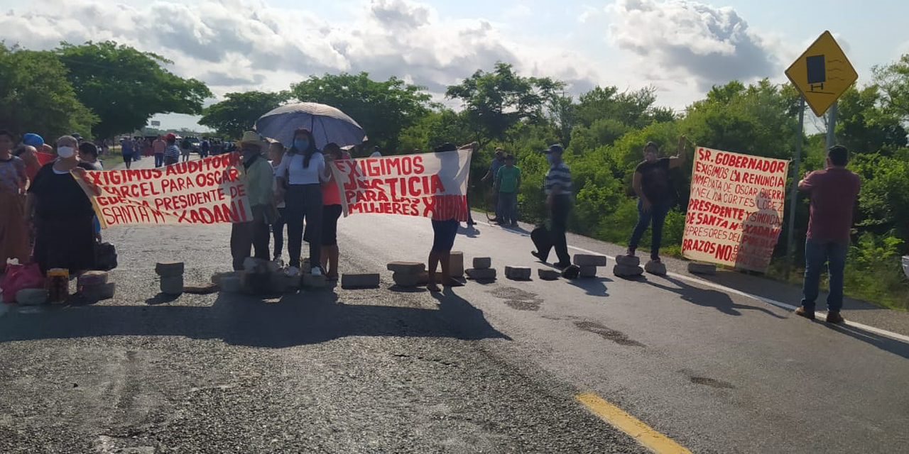 Bloquean carretera Panamericana para exigir recursos Bienestar | El Imparcial de Oaxaca