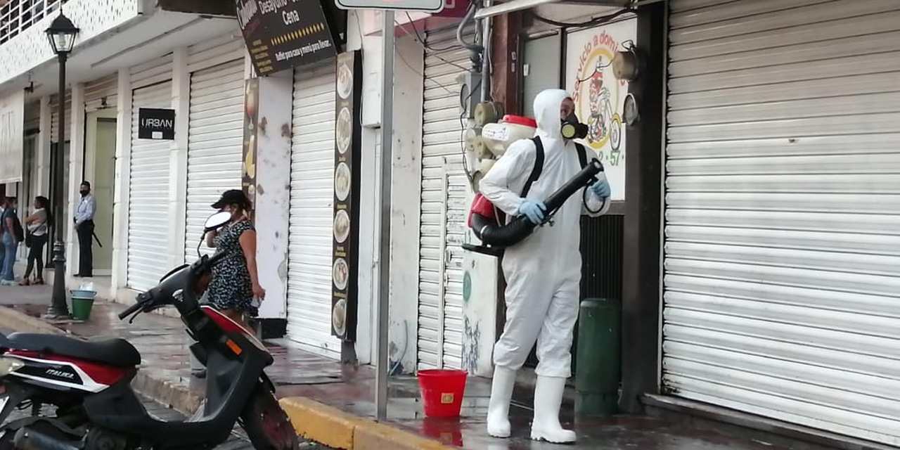 Pobladores desinfectan espacios públicos en Huajuapan | El Imparcial de Oaxaca