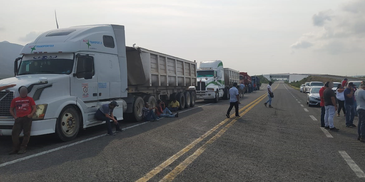 Camioneros bloquean tramo de La Ventosa | El Imparcial de Oaxaca