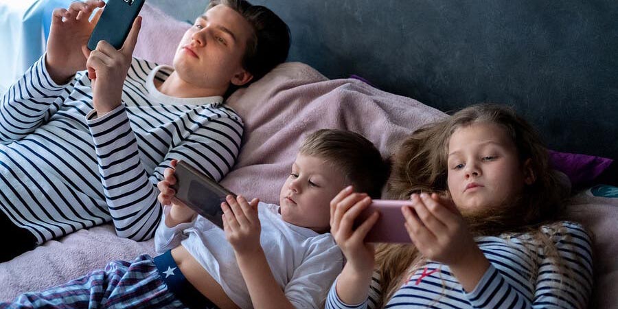 El exceso de exposición a las pantallas en niños