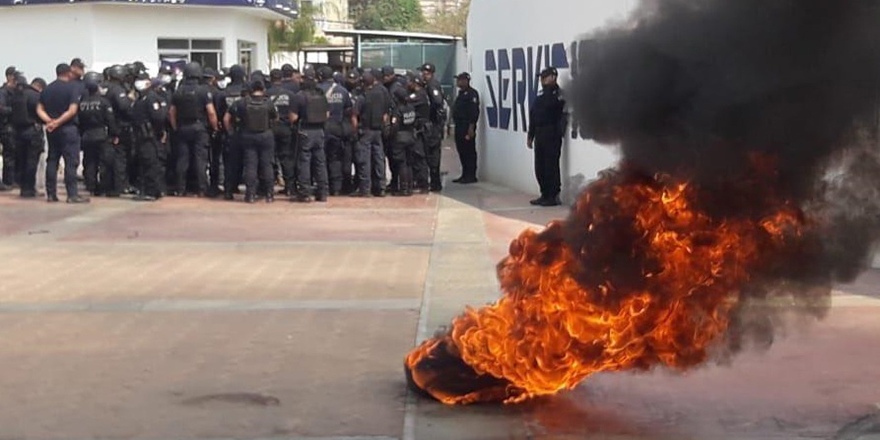 Se atrincheran policías en cuartel de Xoxocotlán