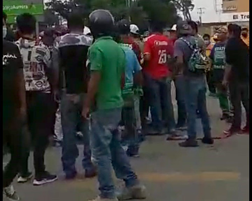 Taxistas y mototaxistas siembran el pánico en San Agustín de las Juntas