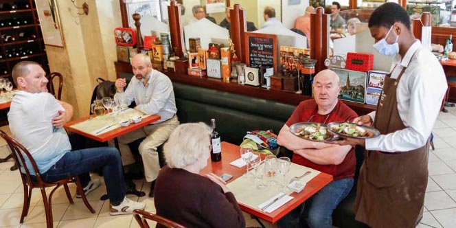 Reabren por completo todos los restaurantes en París