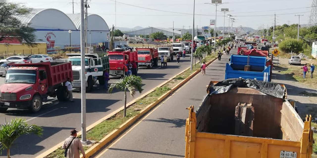Camioneros de CATEM bloquean las carreteras del Istmo | El Imparcial de Oaxaca